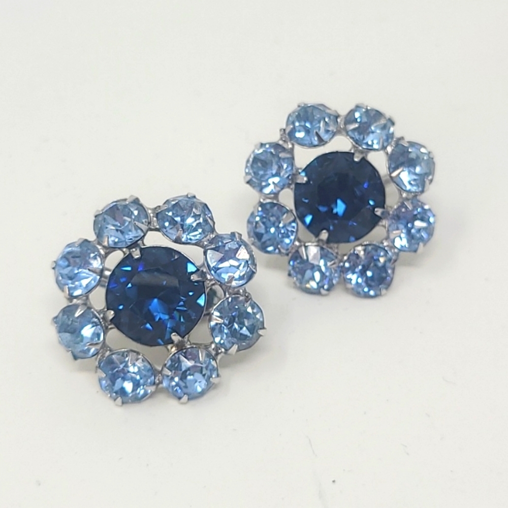 Women clip‎ on earring blue glass flower